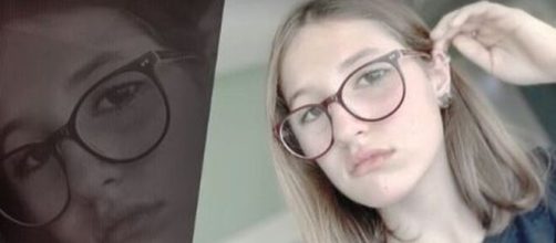 Um &uacute;nico tiro atingiu a cabe&ccedil;a da jovem que veio &agrave; &oacute;bito no local. (Reprodu&ccedil;&atilde;o/TV Globo)