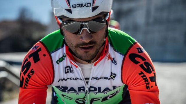 Andrea Guardini si sta preparando alla ripartenza del ciclismo con i chetoni.