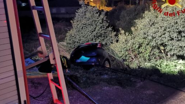 Avellino, auto finisce in una scarpata: feriti quattro giovani napoletani.