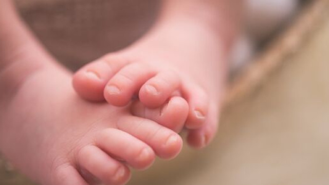 Bari: neonato lasciato davanti alla chiesa "Mamma e pap&agrave; ti ameranno sempre".