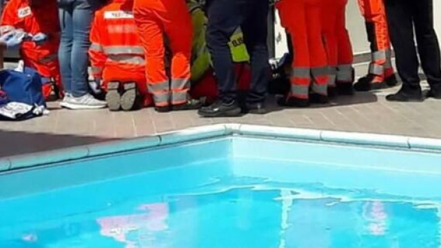 Brescia, un bambino di sei anni &egrave; deceduto dopo un tuffo in piscina.