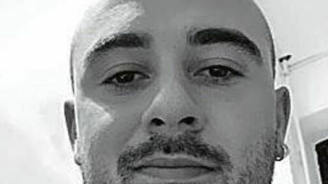 Trieste, Daniel Ronconi di 29 anni &egrave; precipitato dal sesto piano di un edificio.