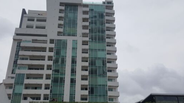 Trieste, trova la ex fidanzata con un altro: 29enne precipita dal sesto piano e perde la vita.