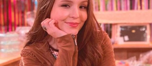 Em entrevista, atriz Larissa Manoela revela que j&aacute; foi tra&iacute;da em seus relacionamentos anteriores. Cr&eacute;ditos: https://onovelao.com.br/