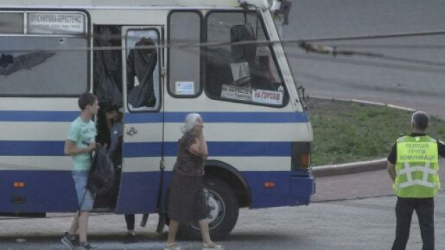 Ostaggi liberati dall'autobus dopo 12 ore dal sequestro.