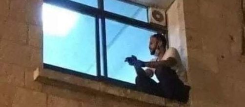 O jovem escalou a parede at&eacute; janela onde m&atilde;e estava. (Arquivo Blasting News)