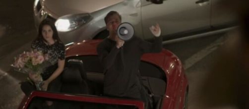 Arthur ir&aacute; surpreender Eliza com pedido inusitado em 'Totalmente Demais'. (Reprodu&ccedil;&atilde;o/ TV Globo).