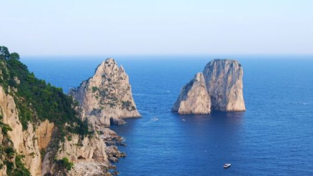 Napoli, a Capri tre giovani turisti romani trovati positivi al coronavirus.