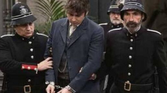 Una vita, spoiler Spagna: Liberto arrestato dopo aver tradito la moglie.