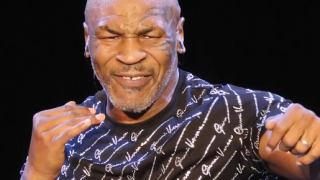 Boxe, Mike Tyson torna sul ring a 15 anni dal suo ritiro: lo sfidante &egrave; Roy Jones Jr.