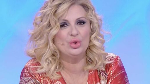 Tina Cipollari interviene sul presunto ritorno di fiamma con Kik&ograve;: 'Vergognatevi'.
