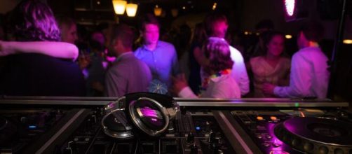 La OMS admite que podr&iacute;a considerar el cierre de las discotecas por la pandemia.