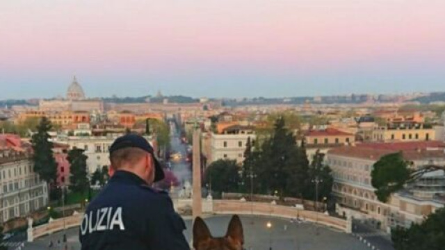 Roma, un 21enne litiga con la fidanzata e cade dalla terrazza del Pincio.