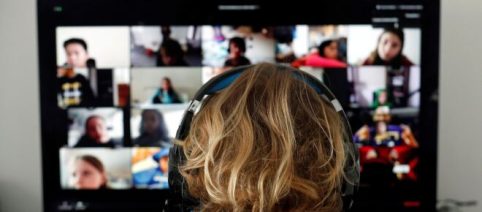 El uso intensivo de videollamadas agotan el cerebro y provocan 'fatiga de Zoom'