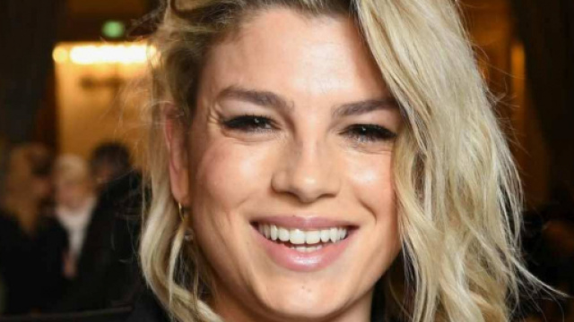 Emma Marrone posta la chat con un hater su IG: 'Odiatori e sapientoni sappiate che vi amo'.