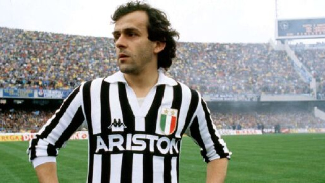 Michel Platini con la maglia della Juventus negli anni '80.