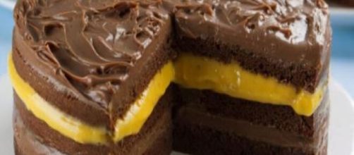 Bolo de chocolate gelado com mousse de maracuj&aacute;. (Arquivo Blasting News)