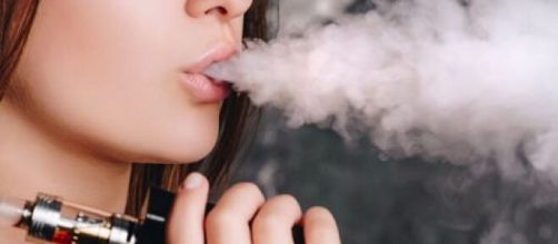 Vapear o fumar podr&iacute;a aumentar el riesgo de contagio por coronavirus