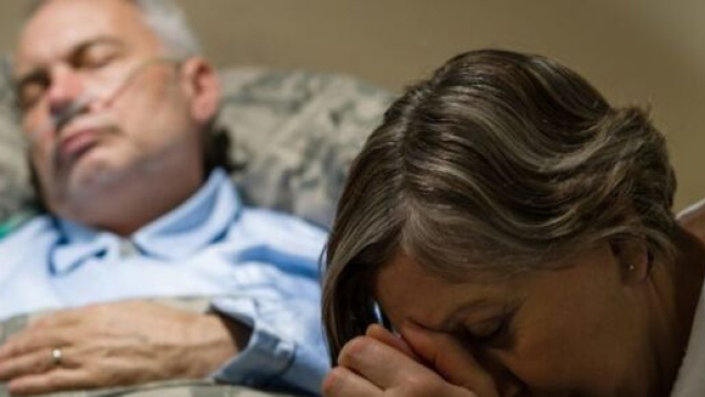 Un homme meurt &agrave; l'hopital une famille re&ccedil;oit une facture qu'elle ne peut pas payer - photo deposit photo