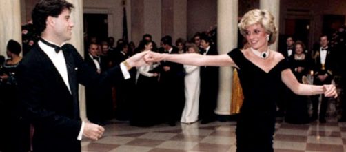 Diana de Gales bailando con John Travolta. Un vestido y un rock and roll en la Casa Blanca.