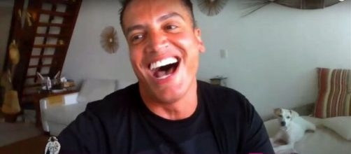 Em&iacute;lio Surita &eacute; o apresentador do pol&ecirc;mico programa 'P&acirc;nico'. (Reprodu&ccedil;&atilde;o/Jovem Pan)