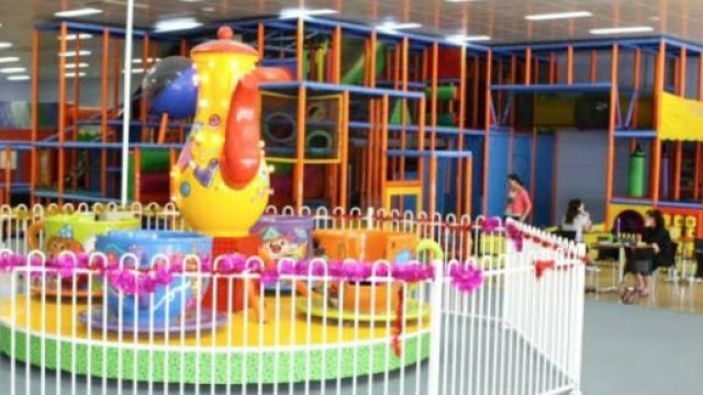 Nel centro giochi Lollipop's di Sydney una bimba di due anni &egrave; stata ritrovata in un ripostiglio con delle ferite sul corpo.