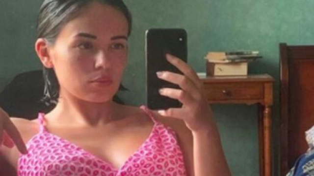 TPMP: Agathe Auproux poste une photo de sa robe violette - Photo capture d'&eacute;cran Instagram Agathe Auproux