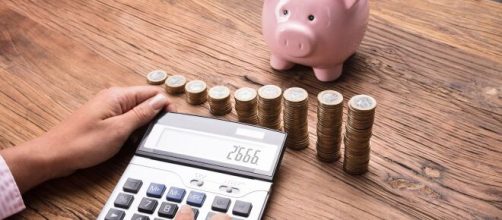 Criar h&aacute;bitos econ&ocirc;micos e virar um investidor. (Arquivo Blasting News)