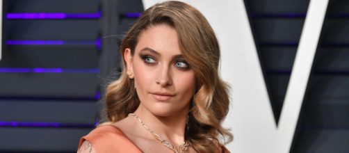 El &uacute;ltimo papel en el cine de Par&iacute;s Jackson viene con pol&eacute;mica