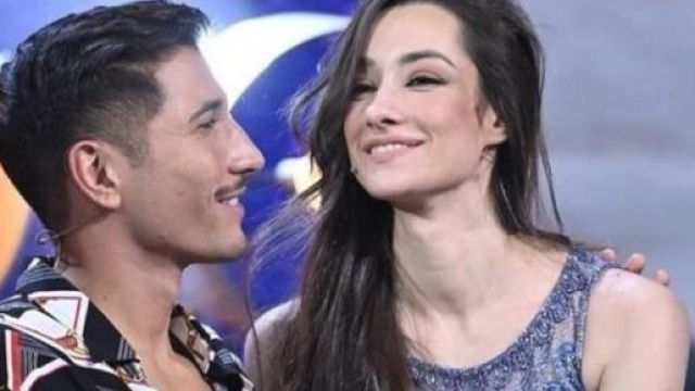 Adara Molinero accusa Onestini di non avere esperienza sotto le lenzuola.