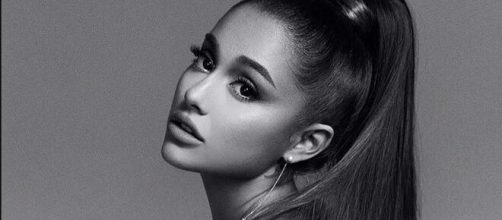 Atualmente, Ariana Grande est&aacute; entre as cinco celebridades que mais cobram por um post no Instagram. (Arquivo Blasting News)