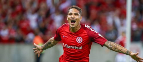 Paolo Guerrero se reencontrou no Internacional ap&oacute;s suspens&atilde;o. (Arquivo Blasting News)
