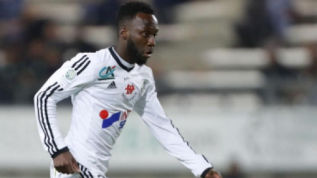 Tanguy Ndombele, nella foto con la maglia del Lione.