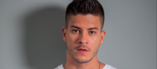 Arthur Aguiar flertou com modelo Nathy Kihara quando ainda morava com Mayra Cardi. (Arquivo Blasting News)