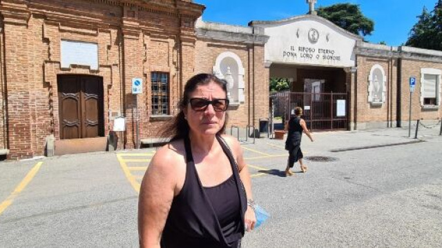 Barbara Iammarino, l'impiegata 51enne che vuole sapere la verit&agrave; sulla sparizione della bara di sua madre dal cimitero di Rivoli.