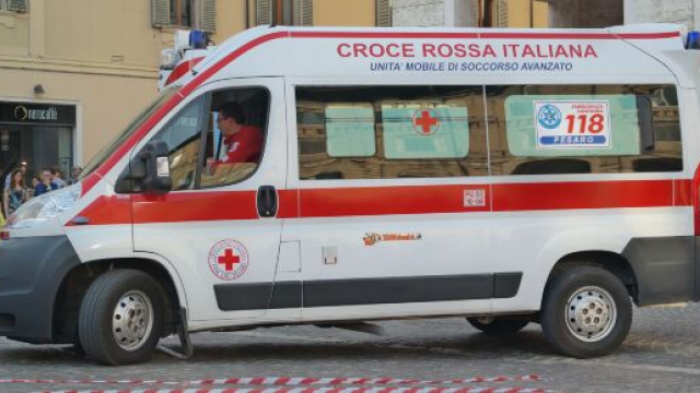 Roma, ragazzo di 28 anni precipita dal quarto piano di una palazzina: deceduto.