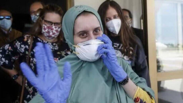 Silvia Romano dice di sentirsi libera con il velo.