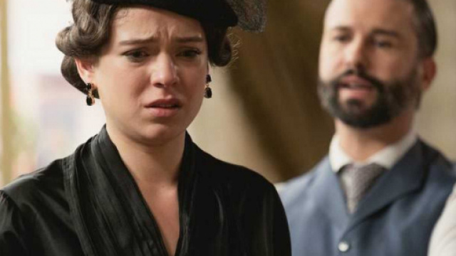 Una Vita, trame al 18 luglio: Felipe indaga sul rapporto tra Genoveva e Alfredo.