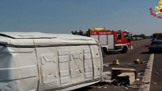 Verona, si ribalta un furgone sulla A22: muore un brindisino di 37 anni, feriti il fratello e un collega.