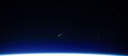 Cometa Neowise visto desde la Estaci&oacute;n Espacial Internacional