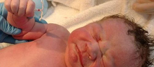 Televisi&oacute;n / Un ni&ntilde;o nace agarrando el DIU de su madre