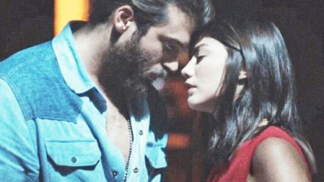 Daydreamer, trame turche: Sanem occulta a Nihat e Mevkibe che sta con Divit.