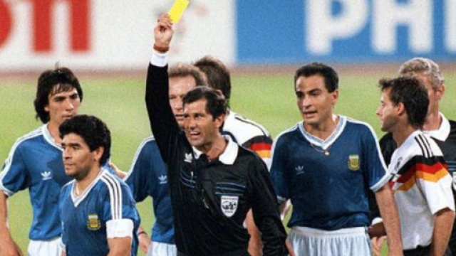Momento convulso della finale mondiale 1990 tra Argentina e Germania Ovest.