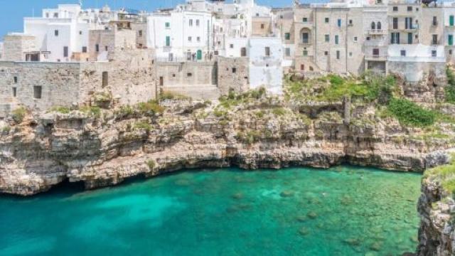 Vacanze in Italia: tra le mete pi&ugrave; gettonate per l'estate spiccano Puglia e Toscana