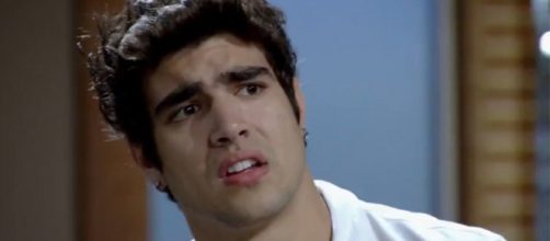 Antenor cai de um precip&iacute;cio em 'Fina Estampa'. (Reprodu&ccedil;&atilde;o/TV Globo)