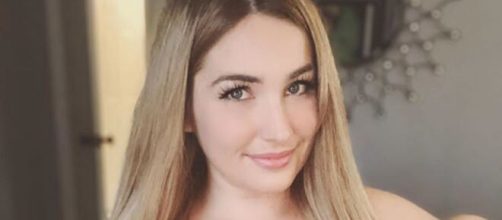 Stephanie talks about therapy and her past. [Image source: Instagram/@stepankamatto]