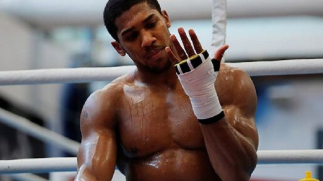 Anthony Joshua, campione mondiale dei pesi massimi WBA, IBF, IBO e WBO.