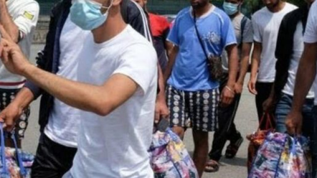 Torino, migranti provenienti da Lampedusa: tra loro 19 positivi al coronavirus.