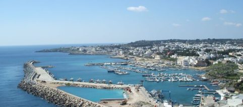 Lecce, incendio su un'imbarcazione: 21enne ustionato, non è grave