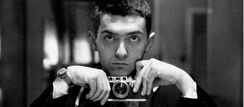 O diretor Stanley Kubrick, falecido em 1999, ganhou notoriedade nos cinemas. (Arquivo Blasting News)